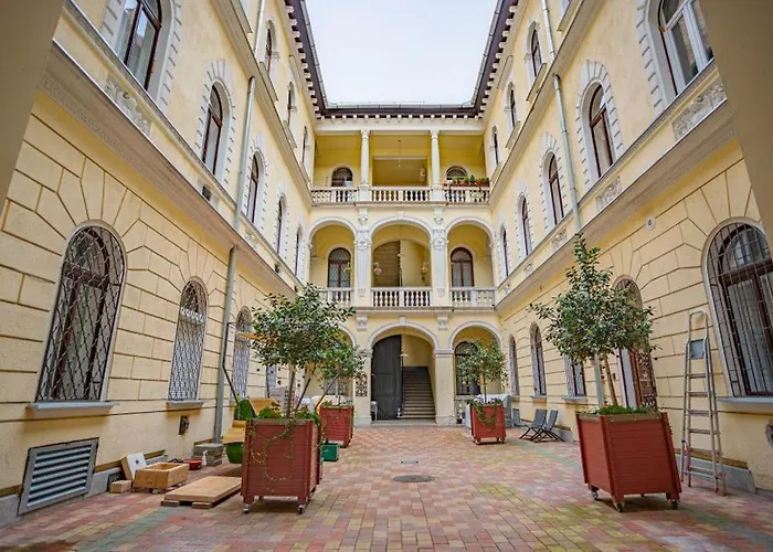 Cosy Gallery Flat In Akacfa St.