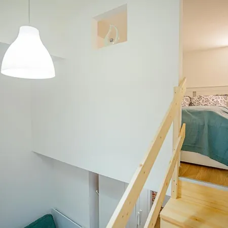 Cosy Gallery Flat In Akacfa St. Apartamento Budapest