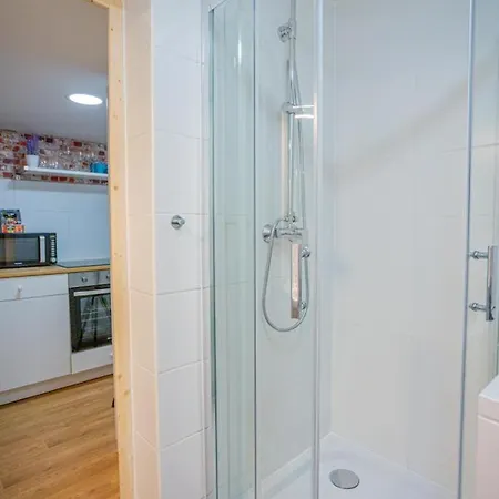 Cosy Gallery Flat In Akacfa St. Apartamento *