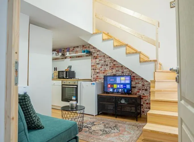 Appartement Cosy Gallery Flat In Akacfa St. *